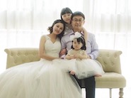 胡实芳女儿周岁全家福